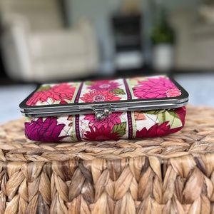 Vera Bradley Hello Dahlia! 2010 Retired Pattern Snap Makeup Clutch Bag